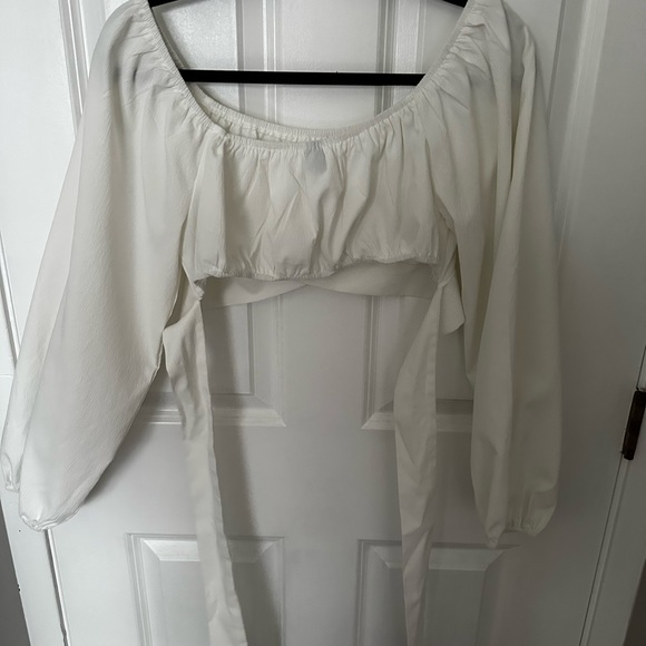 long sleeve cross-tie crop top - Picture 2 of 3